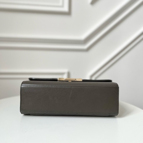 CHANEL LABEL CLICK FLAP BAG - Picture 12 of 14